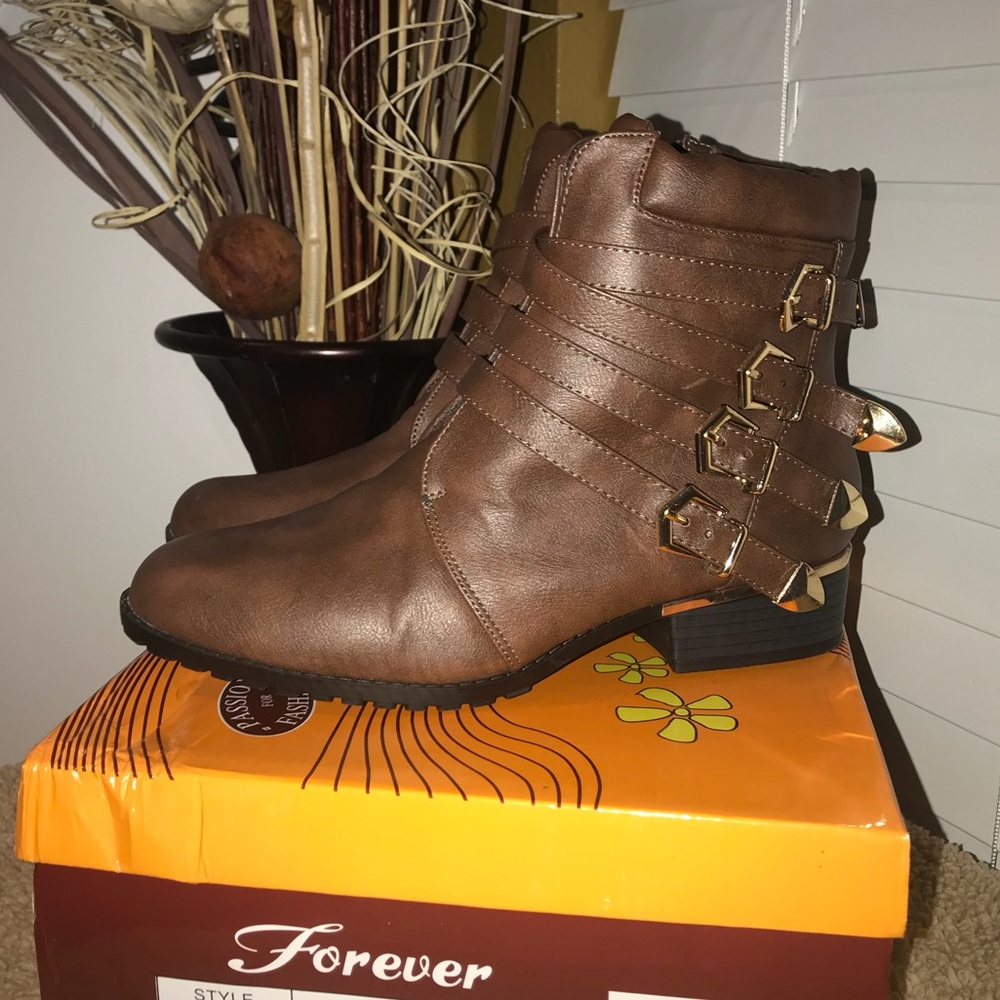 NEW in box Forever Ankle Brown Booties